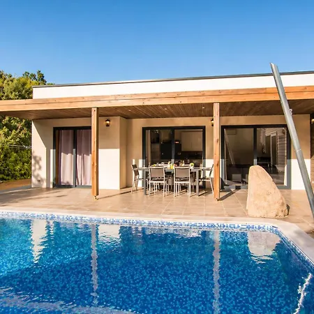 Suprana - Piscine Privee & Nature, 10 Pers Dom wakacyjny Zonza