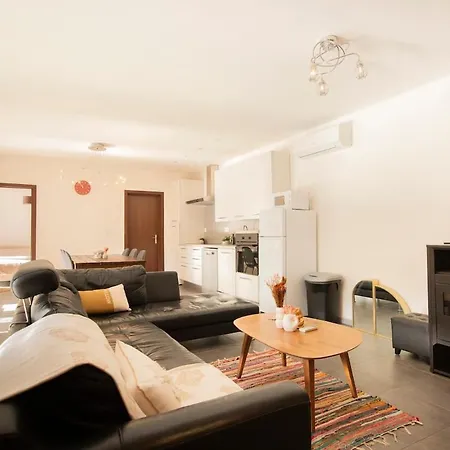 Suprana - Piscine Privee & Nature, 10 Pers