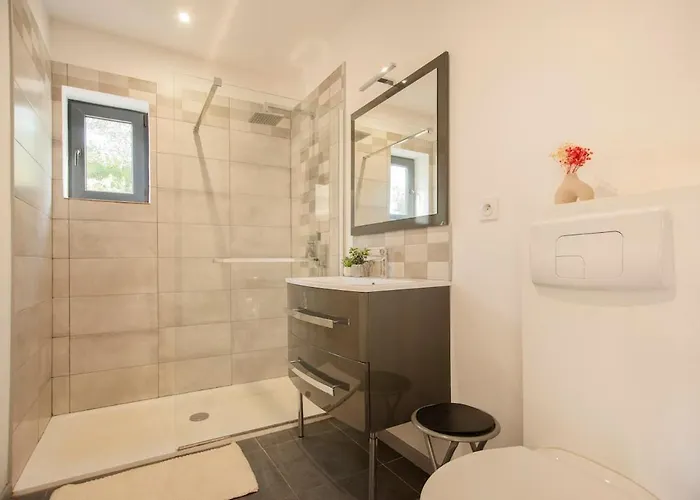 Suprana - Piscine Privee & Nature, 10 Pers Feriehus