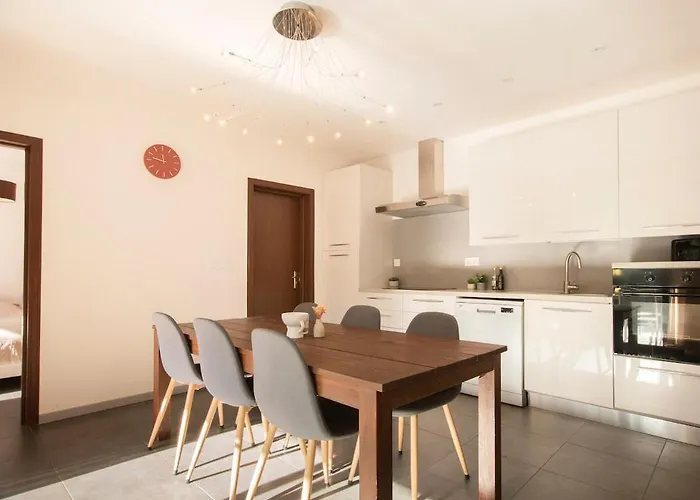 Suprana - Piscine Privee & Nature, 10 Pers Hébergement de vacances Zonza